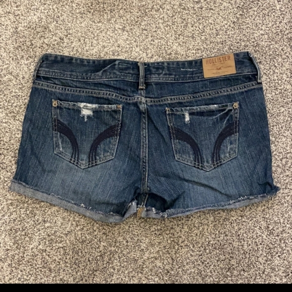 Hollister Distressed Jean Shorts Size 9 - Picture 2 of 3